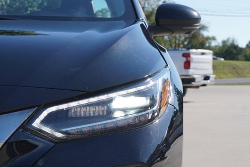 Used 2020 Nissan Sentra SR w/ Premium Package image 10