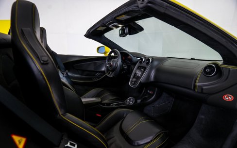 Used 2018 McLaren 570S Spider image 21