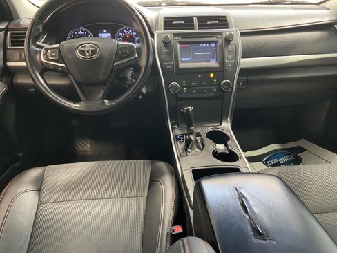 Used 2017 Toyota Camry SE image 8