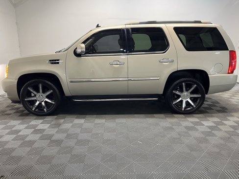 Used 2012 Cadillac Escalade Luxury image 24