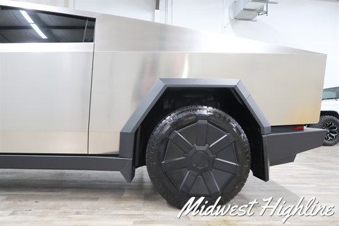 Used 2025 Tesla Cybertruck AWD Crew Cab image 16
