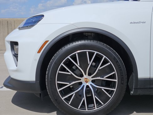 Certified 2024 Porsche Macan 4 Electric image 18