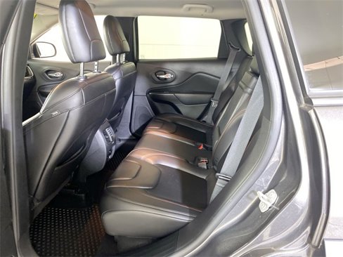 Used 2019 Jeep Cherokee Trailhawk w/ Cold Weather Group image 28