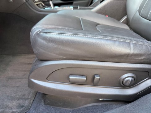 Used 2017 Chevrolet Traverse Premier image 12