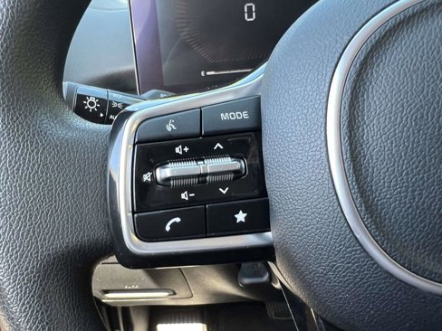 Used 2025 Kia Sorento LX image 29