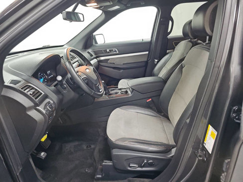 Used 2017 Ford Explorer XLT w/ XLT Technology Feature Bundle image 9