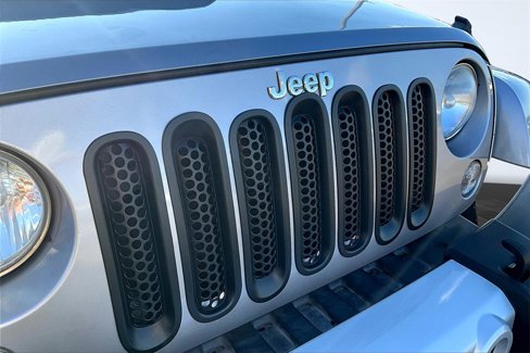 Used 2015 Jeep Wrangler Unlimited Sahara w/ Max Tow Package image 28