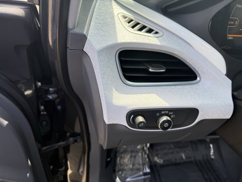 Used 2020 Chevrolet Bolt LT image 30