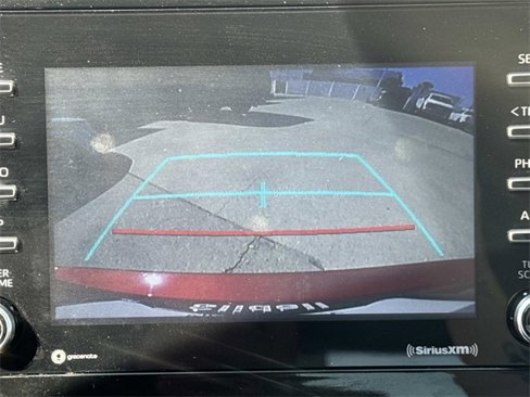 Used 2022 Toyota Camry SE image 19
