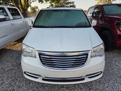 Used 2016 Chrysler Town & Country Touring w/ Driver Convenience Group image 2