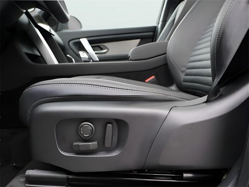 New 2025 Land Rover Discovery Sport Dynamic SE image 46