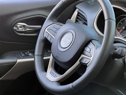 Used 2018 Jeep Cherokee Limited image 35