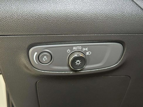 Used 2024 Buick Encore GX Sport Touring image 9