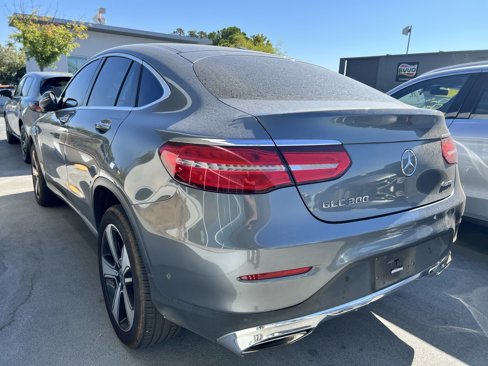 Used 2018 Mercedes-Benz GLC 300 4MATIC Coupe image 4