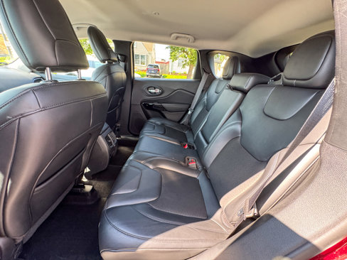 Used 2020 Jeep Cherokee Latitude Plus image 19