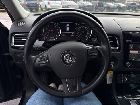 Used 2014 Volkswagen Touareg VR6 image 18