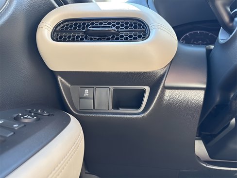 Used 2023 Honda HR-V LX image 16