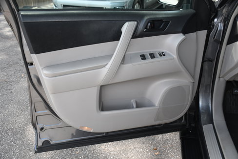 Used 2011 Toyota Highlander SE image 9