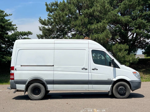 Used 2013 Freightliner Sprinter 3500 image 2