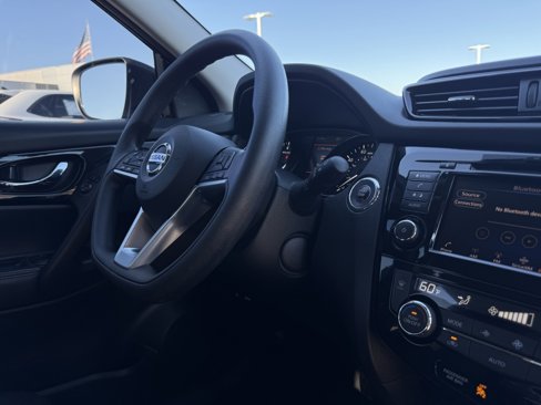 Used 2020 Nissan Rogue Sport SV image 30
