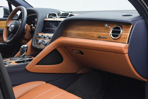Used 2023 Bentley Bentayga image 21