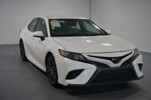 Used 2020 Toyota Camry SE image 3