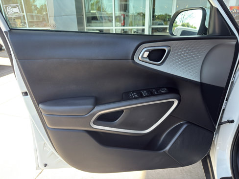 Used 2022 Kia Soul LX w/ Technology Package image 12