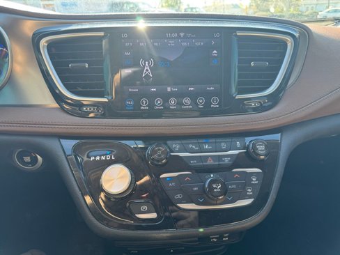 Used 2018 Chrysler Pacifica Limited w/ Advanced Safetytec Group image 15