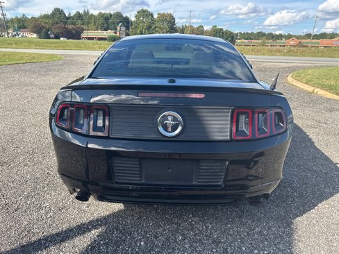 Used 2013 Ford Mustang Premium image 10