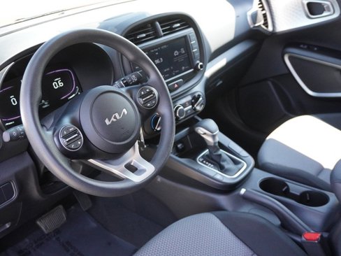 Used 2023 Kia Soul LX w/ LX Technology Package image 25