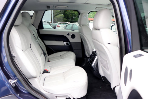 Used 2015 Land Rover Range Rover Sport HSE image 13