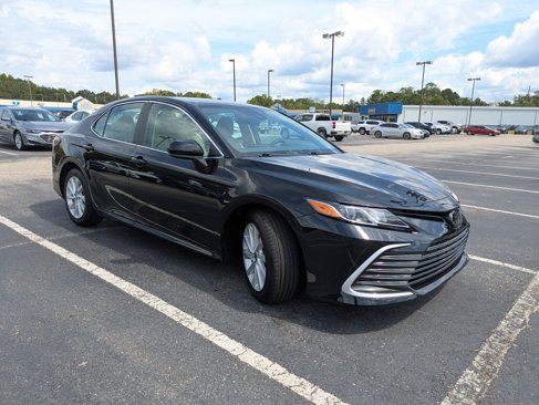 Used 2023 Toyota Camry LE image 7