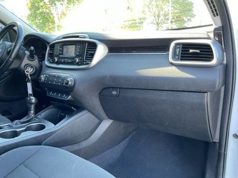 Used 2016 Kia Sorento LX w/ LX Convenience Package image 17