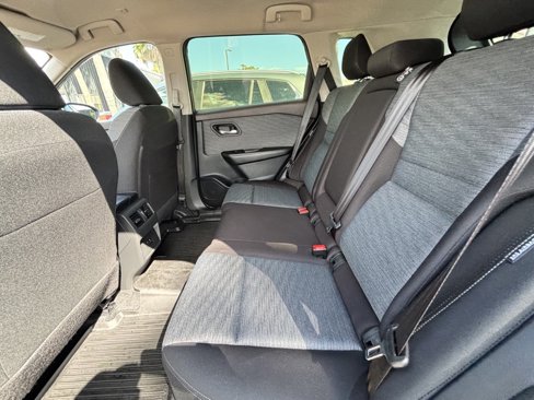 Used 2023 Nissan Rogue SV image 17