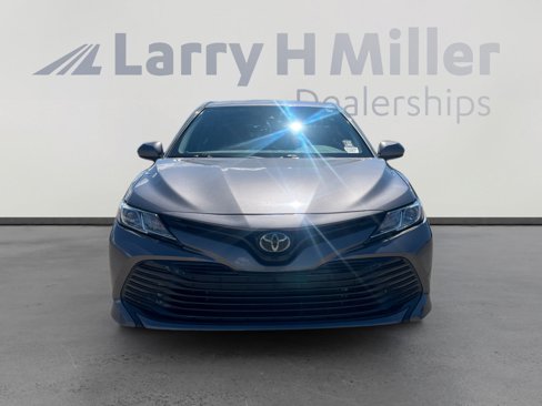 Used 2020 Toyota Camry LE image 8