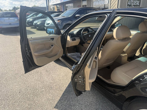 Used 2004 BMW 325xi Sedan image 21