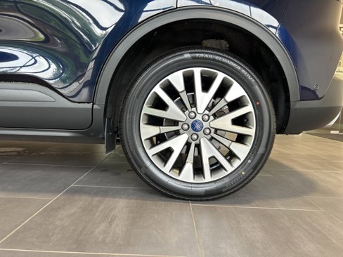 Used 2021 Ford Escape Titanium image 39