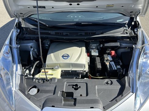 Used 2015 Nissan Leaf S image 26