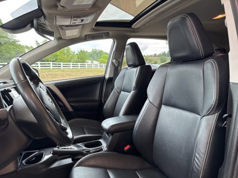 Used 2016 Toyota RAV4 Limited image 14