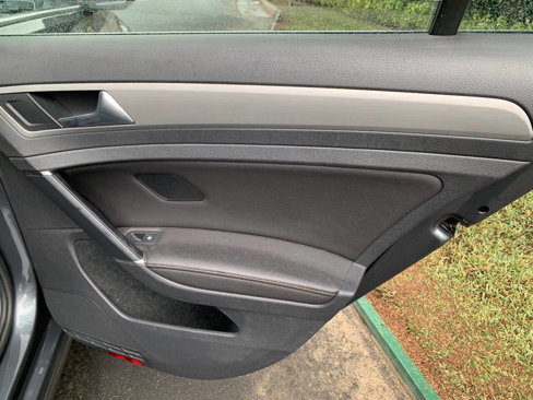 Used 2017 Volkswagen Golf SE image 22
