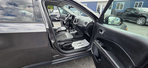 Used 2018 Jeep Compass Latitude w/ Popular Equipment Group image 11