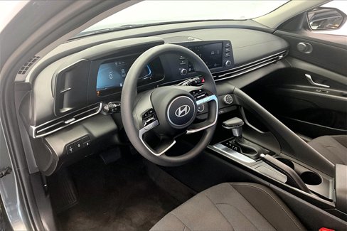 Certified 2025 Hyundai Elantra SE image 13