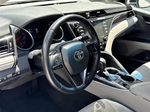 Used 2018 Toyota Camry XSE image 9