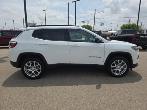 Certified 2024 Jeep Compass Latitude w/ Sun and Sound Group image 9
