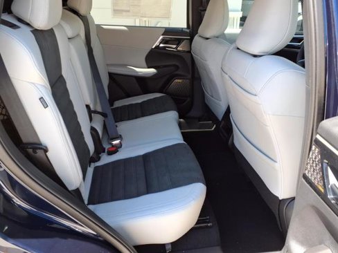 New 2025 Mitsubishi Outlander SE image 10