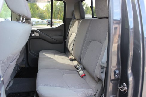 Used 2015 Nissan Frontier SV image 31