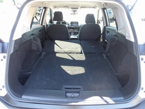 Used 2023 Nissan Rogue SV image 9