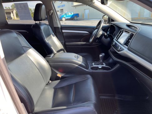 Used 2018 Toyota Highlander XLE image 20