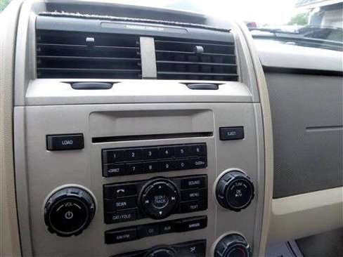 Used 2010 Ford Escape XLT image 10