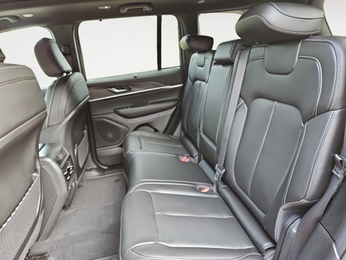 New 2025 Jeep Grand Cherokee Limited w/ Luxury Tech Group II image 13